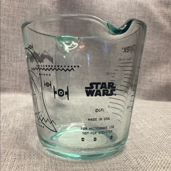 PYREX® 2-cup Measuring Cup Star Wars™ Darth Vader™ - Picture 4 of 6